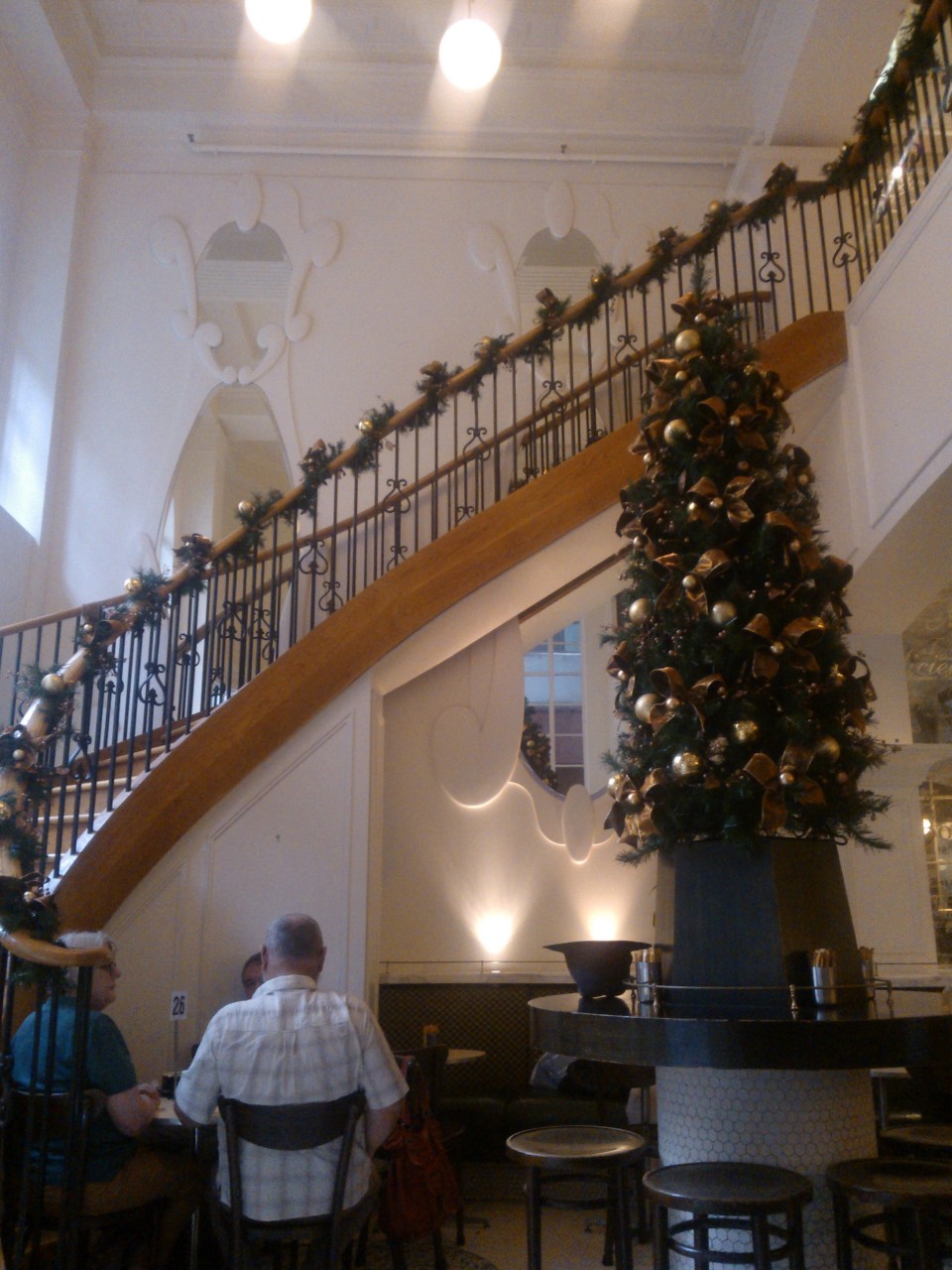 Cafe Laurent Christmas Tree